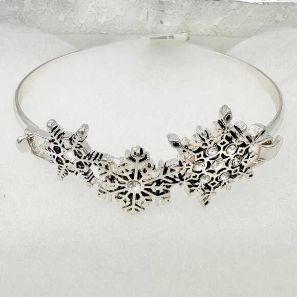 Snowflake Jewelry Set Earrings and Bracelet Icon Collection Silver Tone Winter - Picture 5 of 8
